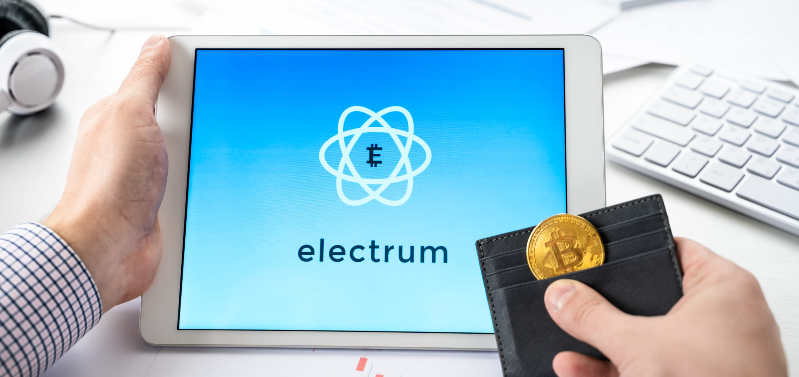 electrum logo displayed on laptop with a wallet and a Bitcoin popping out of it as foreground