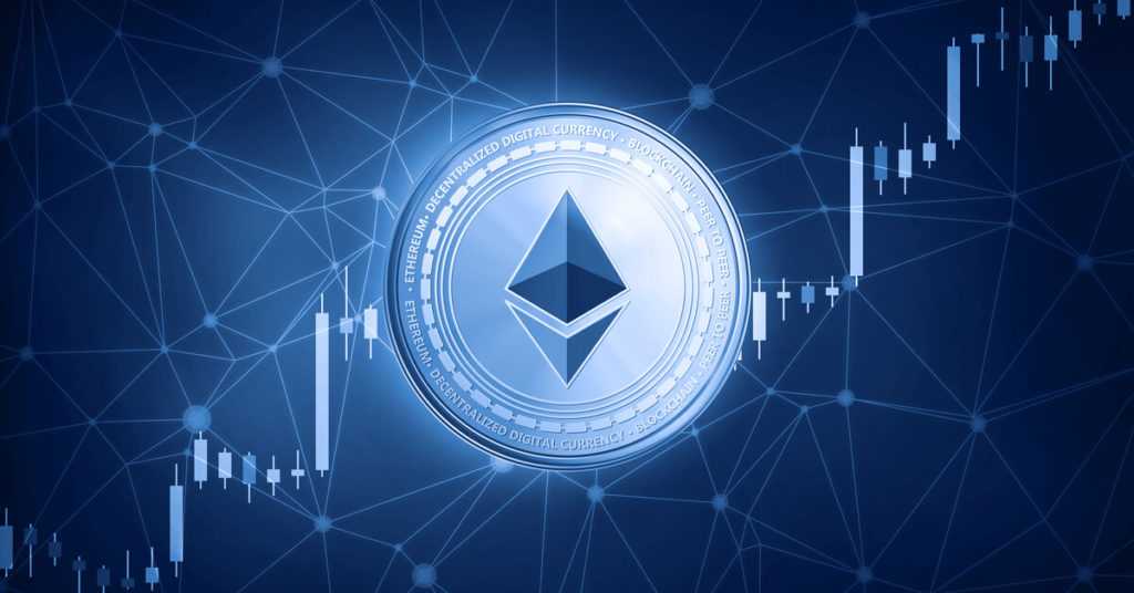 Moneda de Ethereum azul sobre un gráfico ascendente